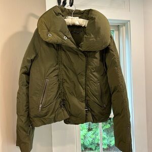 Olive Theory Puffy Coat, Size Large (fits more like a medium). Sits at waist.